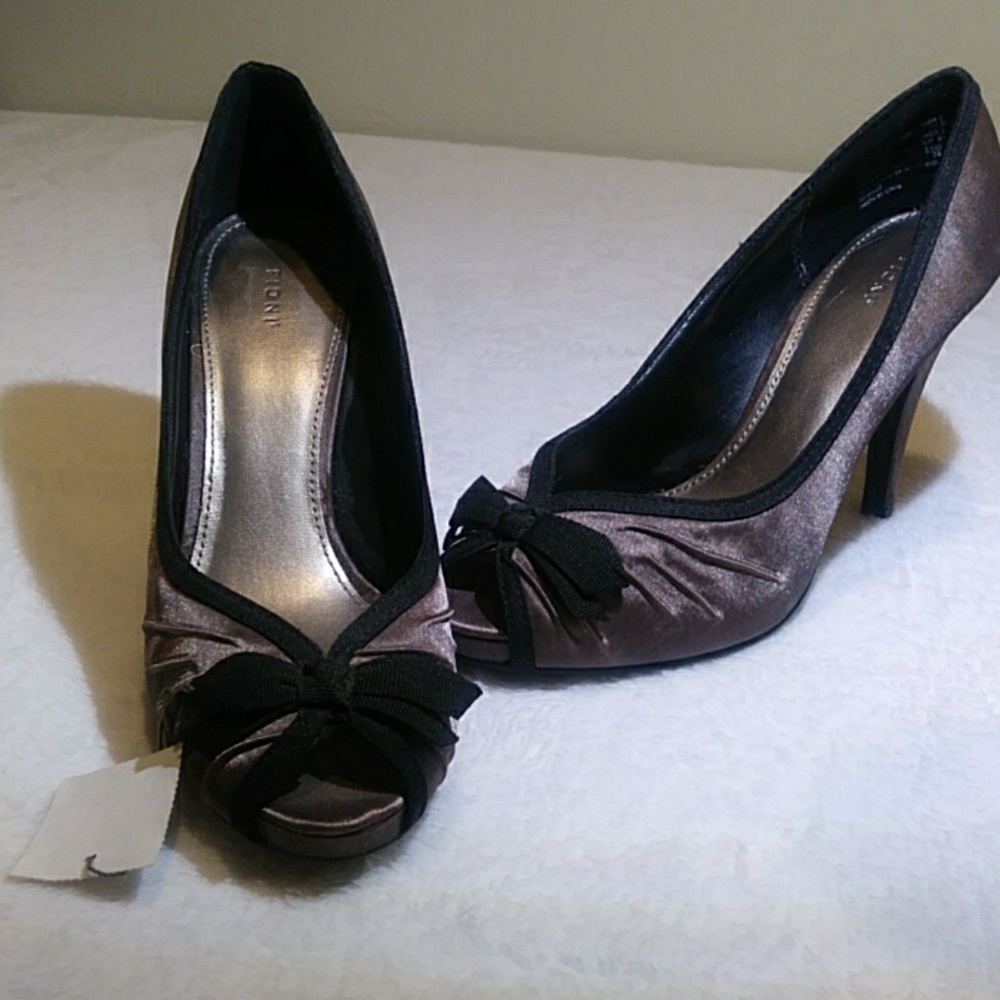 Fioni Brown peep toe heel